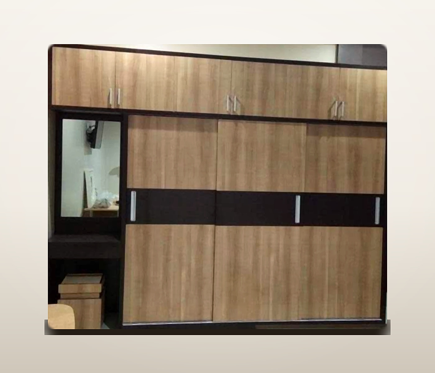 Laminate sliding-door wardrobe with a matching dresser unit by Jarghaa Furniture